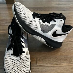 Nike woman’s sneakers size 5.5